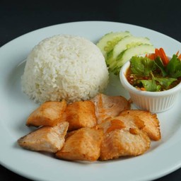 DL ข้าวแซลมอนทอดน้ำปลา *กลับบ้าน