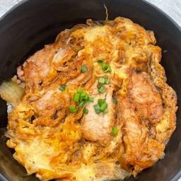 ข้าวหน้าหมูย่างไข่เยิ้ม