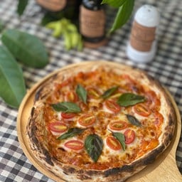 พิซซ่ามาการิต้าแป้งบางกรอบ