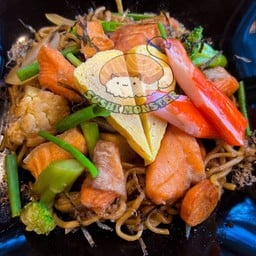 Yakizoba Salmon ยากิโซบะแซลม่อน พร้อมซุป