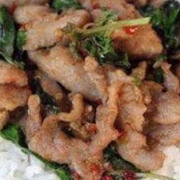 กระเพราหมูชิ้นราดข้าวร้อนๆพร้อมเสริมค่ะ