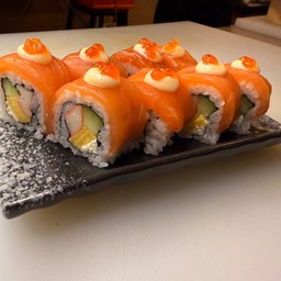 โรลแซลมอนสดแบบพรีเมี่ยม