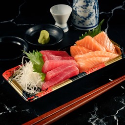 22 Maguro & Salmon Sashimi