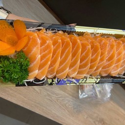 แซลมอนซาชิมิ 100 กรัม