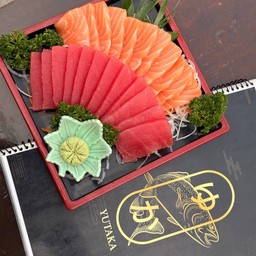 แซลมอนนอร์เวย์และทูน่าน้ำหนัก 300 กรัม