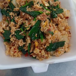 ข้าวผัดน้ำพริกเผาโบราณหมูชิ้นหมูหมัก