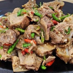 กระดูกอ่อนผัดแซ่บ