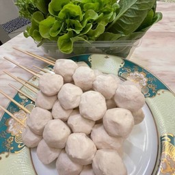 [อร่อยซ่ากับโค้ก] ลูกชิ้นล้วน5ไม้ +  โค้ก ออริจินัล (กระป๋อง)