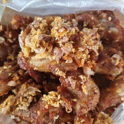 Fried Pork Pieces With Garlic