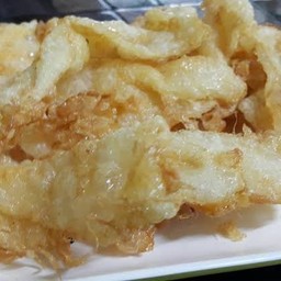 เส้นใหญ่ทอดกรอบ