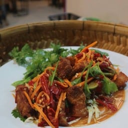 ยำสามชั้นทอดปลาร้านัว