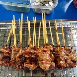 หมูปิ้งโบราณ 4 ไม้ข้าวเหนียว 2 ห่อ