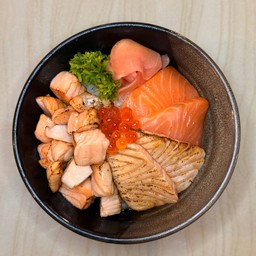 ข้าวแซลมอนเบิร์นและสด