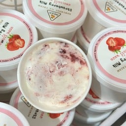 ไอศครีมรถ สตอเบอรี่ นมสด