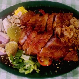 ยำสามชั้นทอดกรอบ