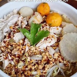ก๋วยเตี๋ยว ไก่ฉีกต้มยำ