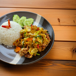 ข้าวไก่กรอบผัดผงกะหรี่