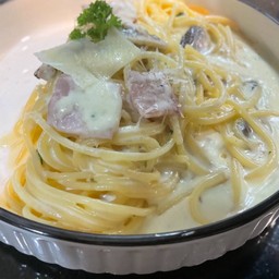 Spaghetti White Cream Sauce with Ham & Champignon Mushroom