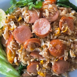 ข้าวผัดไส้กรอก