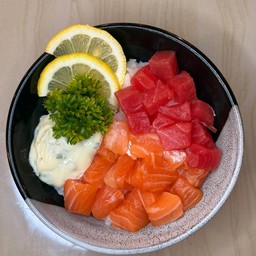 ข้าวแซลมอนทูน่าหั่นเต๋า