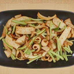 ปลาหมึกผัดคึ่นช่ายหมู