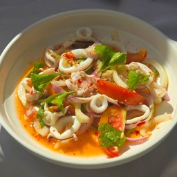 ยำปลาหมึก