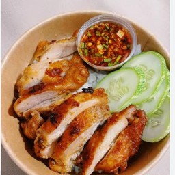ข้าวหน้าไก่ย่าง น้ำจิ้มแจ่ว