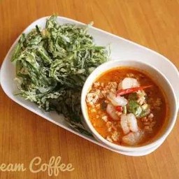 ยำผักบุ้ง กรอบ