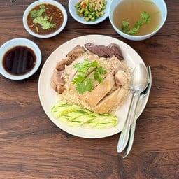 แม่นิภาข้าวมันไก่สิงคโปร์