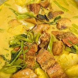 ร้านข้าวแกงแม่ถนอม และ ส. ติ่มซำ (เจ้าเก่า)