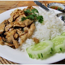 ข้าวไก่กระเทียม