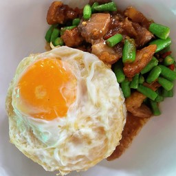 ข้าวราดถั่วผัดกะปิ