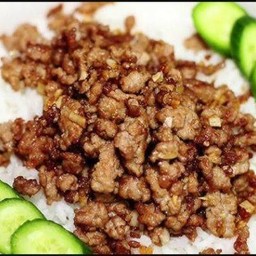 หมูสับน้ำมันหอยราดข้าว