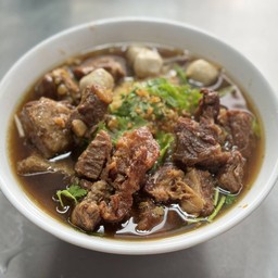 ก๋วยเตี๋ยวเนื้อตุ๋น+ซี่โครงอ่อนหมูตุ๋น+ลูกชิ้น