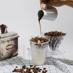 มัคคิอาโต้กลาง (เย็น) (Iced Medium Macchiato)