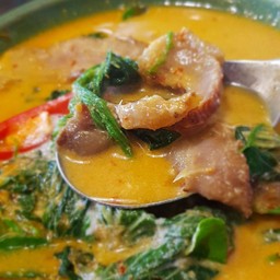แกงคั่วหมูใบชะพลู - Pork with Betel Leaves