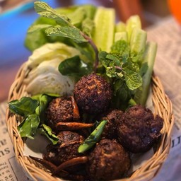 Laarb Moo Tord                      ลาบหมูทอด