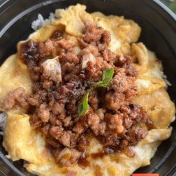 อิ่มสุข ข้าวกะเพรา ข้าวไข่นุ่ม