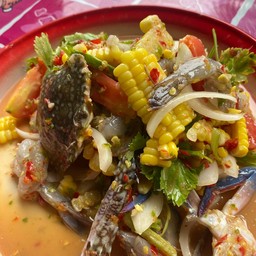 ยำข้าวโพดปูม้ากุ้งสด