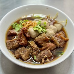 ก๋วยเตี๋ยวเนื้อตุ๋น+ลูกชิ้น