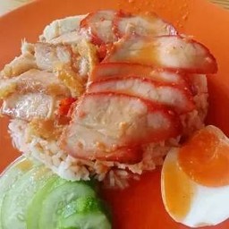 ข้าวหมูแดงหมูกรอบ