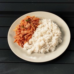 ผัดพริกแกงหน่อไม้ราดข้าว