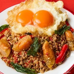 ข้าวกะเพราป่าเถื่อน เนื้อสับ+ไข่เยี่ยวม้า