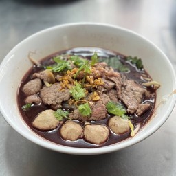 ก๋วยเตี๋ยว เนื้อสด ลูกชิ้น