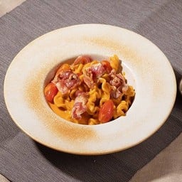 พาสต้าซอสครีมมะเขือเทศกับเบคอน