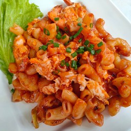 มักกะโรนีผัดซอสมะเขือเทศ