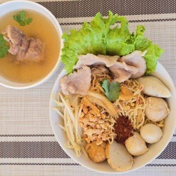 ก๋วยเตี๋ยวลูกชิ้นปลาเจ๊จอย