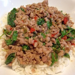 ข้าวราดผัดกะเพรา