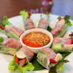 แหนมเนืองโรล