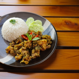ข้าวไก่กรอบผัดแกงเขียวหวาน